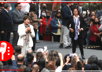 Delfina Gómez  y Leticia Ramírez se reúnen con personal de la SEP