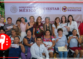 Mara Lezama entrega tarjetas de Pensión para el Bienestar en Cancún