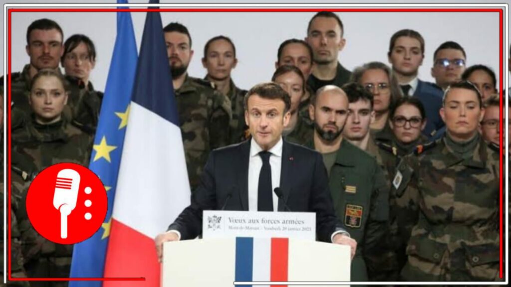 Emmanuel Macron e integrantes del Ejército francés. Foto: Bon Edme/AFP