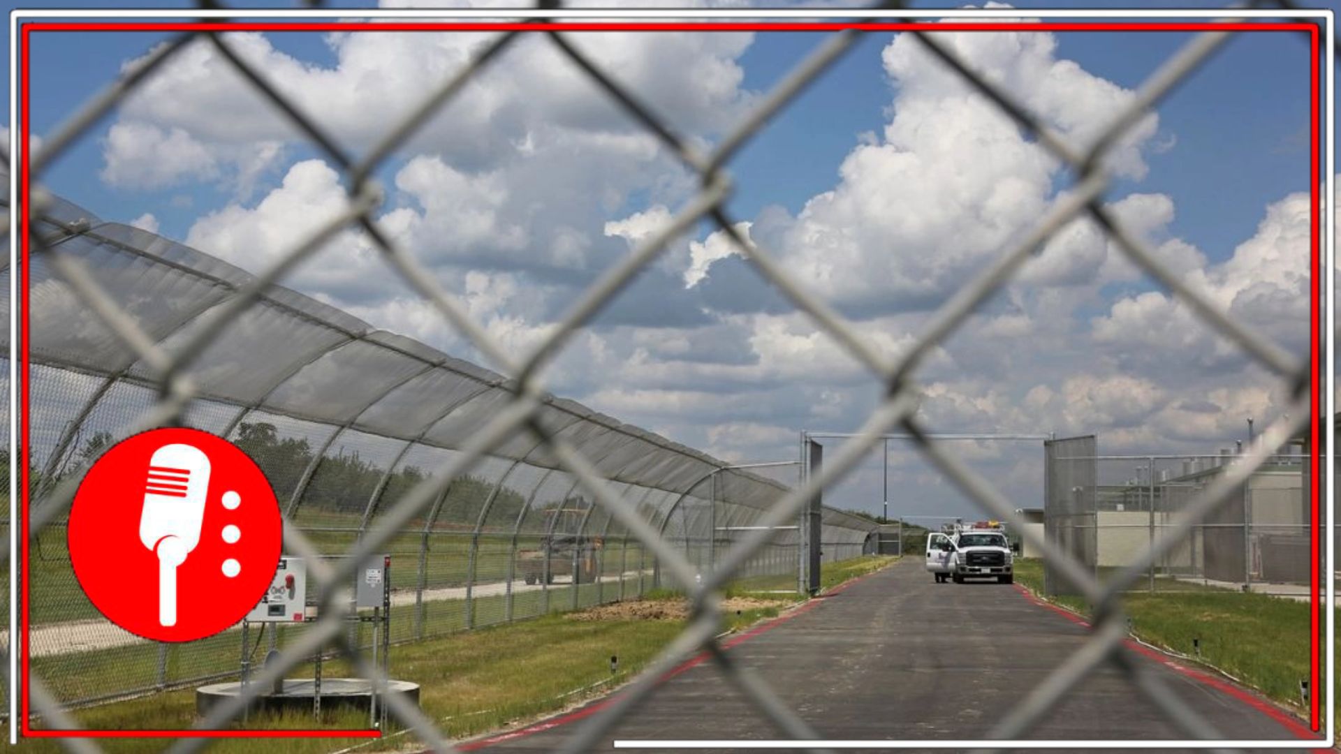 Tiroteo frente a centro de migración en Texas deja un policía herido; acusan a 10 por ataque organizado