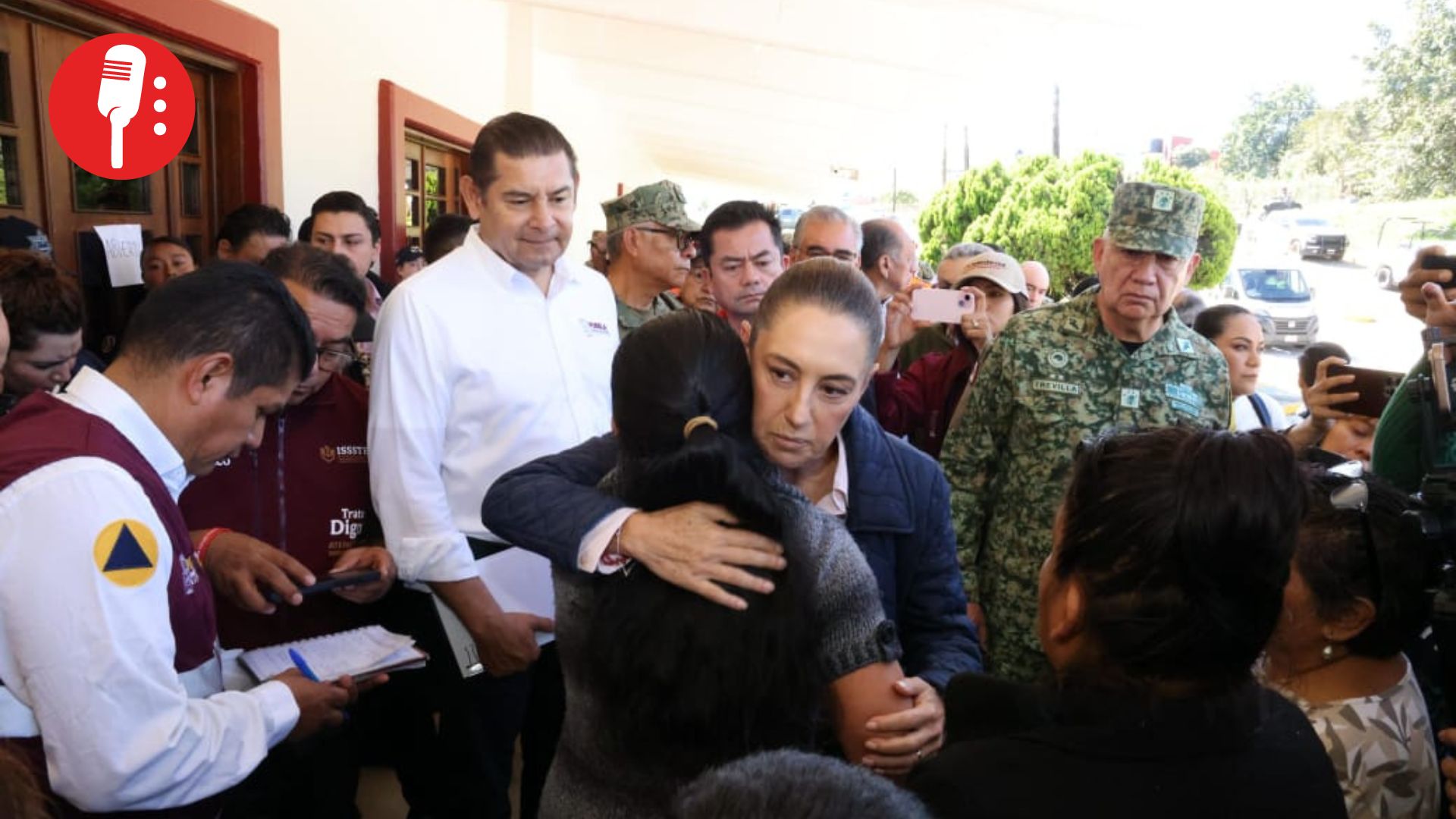 Sheinbaum y Armenta supervisan desastre en Huauchinango; permanecen activos protocolos de rescate 