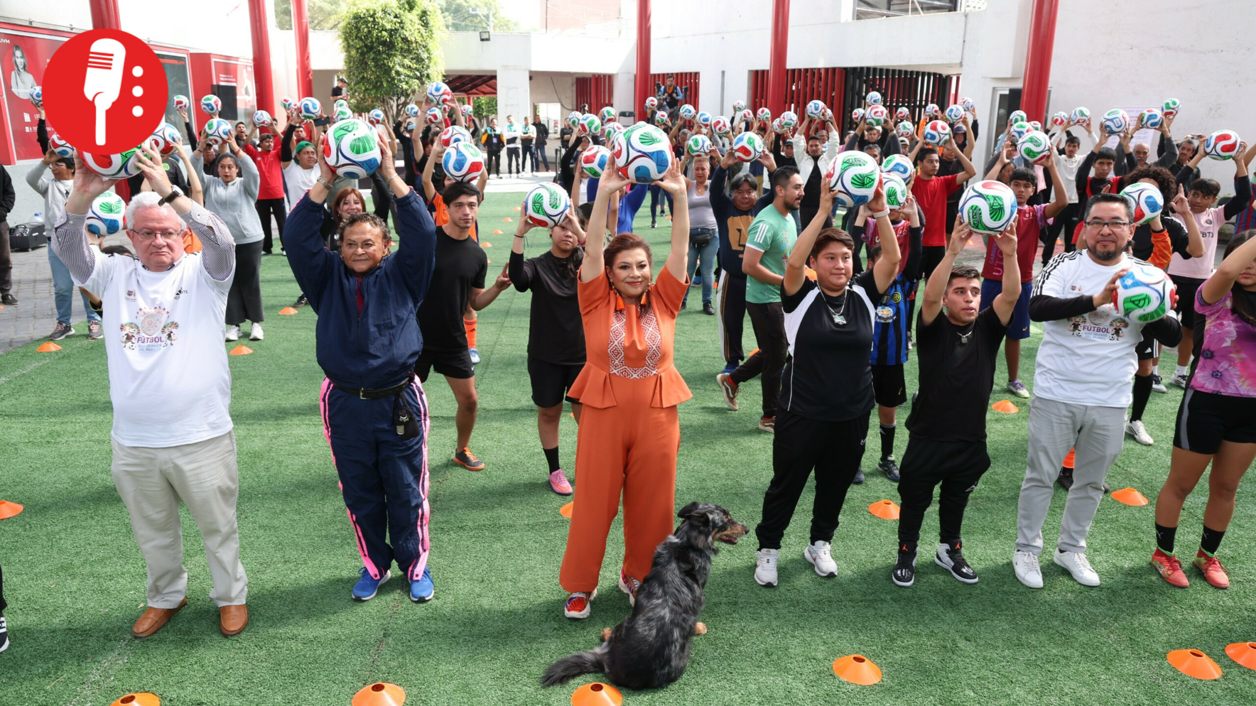 Inician ensayos para la clase de fútbol más grande del mundo