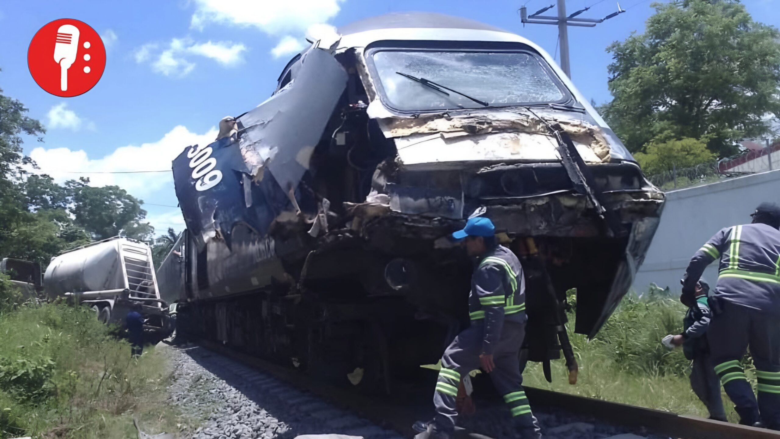 Tren Interoceánico choca con tráiler en Chiapas