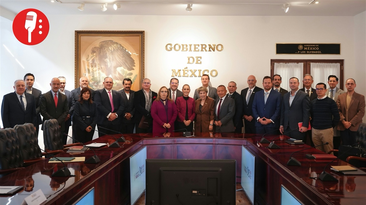 Claudia Sheinbaum se reúne con empresarios del AIFA