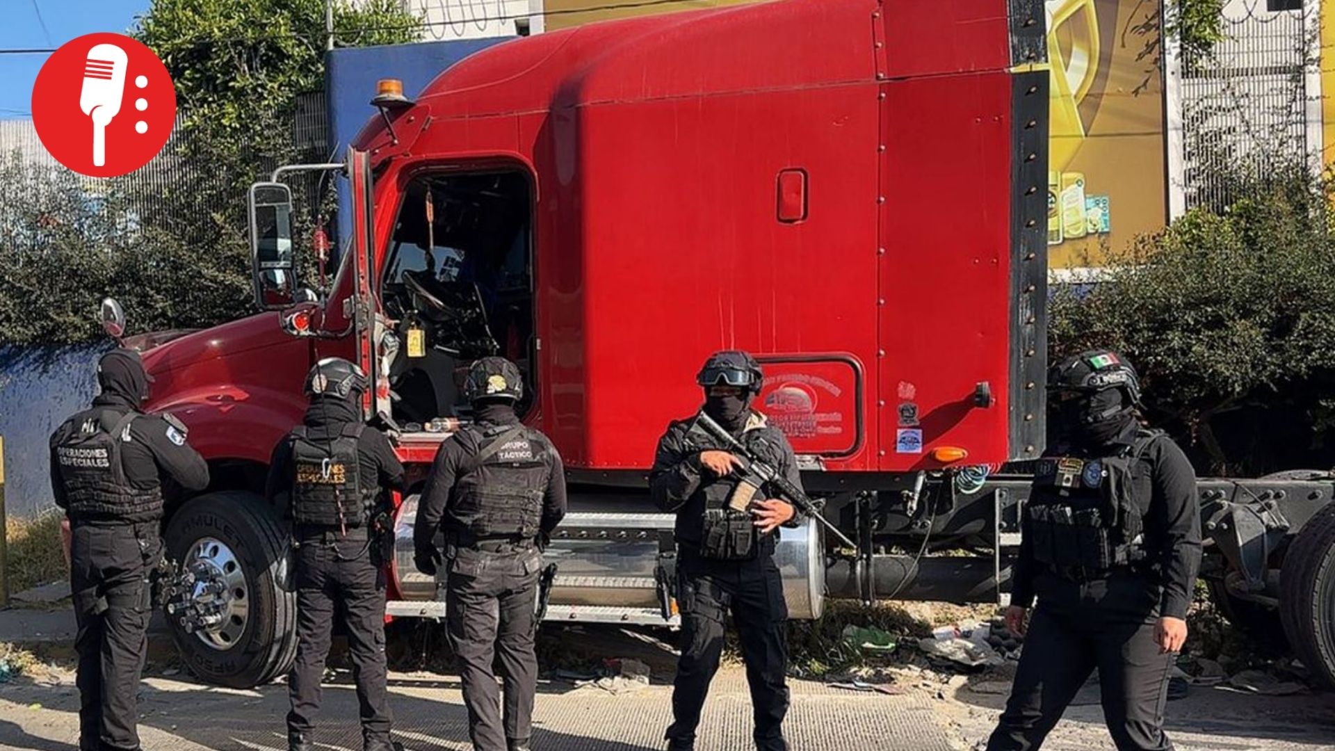 Operativo exprés en Puebla frena robo de tráiler y deja un detenido en minutos